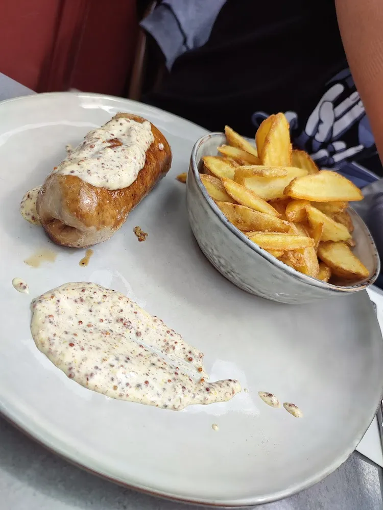 Andouillette Sauce À la Moutarde Frites Maison